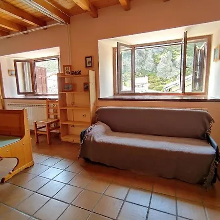 Хостел Albergue Las Escuelas