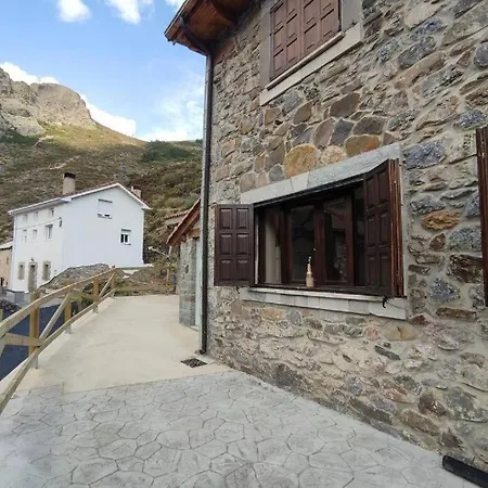 Albergue Las Escuelas Hostel Llánaves de la Reina
